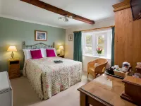 Well appointed cottage on a working hill farm Hoteles en Otley
