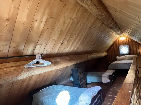 Yellow Banks Log Cabin With Waterfront Views