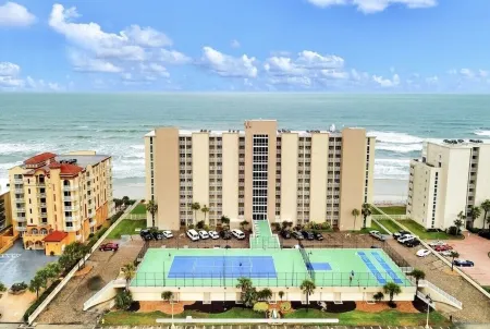 WEEKLY DISCOUNTS! OCEANFRONT CONDO! DIRECT BEACH ACCESS! NO DRIVE BEACH!KITCHEN!