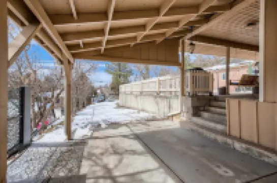 Relaxing Downtown Castle Rock guest suite. Hotels in Castle Rock