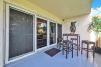 Deluxe ocean-view, poolside, first floor flat with 2 bedrooms, 2 baths