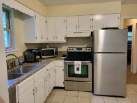 Stock Cottage Cozy 2 Br, 2 Bath House Next to Biology Trails and Sau
