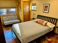 Modern and Private House Downtown,  5 minute walk to center of Moab happenings!