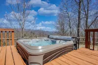 Quiet Mountain-Top Cabin, Gorgeous Views of Great Smoky Mountains with Hot Tub