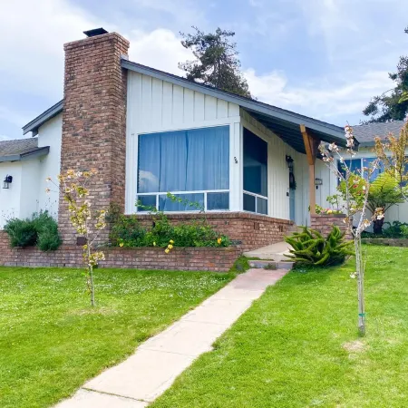 Family Friendly Homestead + 2 Aquarium Passes located 25 minutes from Monterey