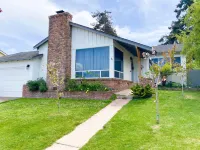Family Friendly Homestead + 2 Aquarium Passes located 25 minutes from Monterey