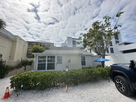 Siesta Key- 2 Bed 1Bath Villa,1500 ft from Beach, Barefoot Bungalows -"GULL"