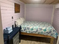 Walk to the beach, restaurants, bars and shopping.  Park the car and enjoy Folly Hotels in Folly Beach