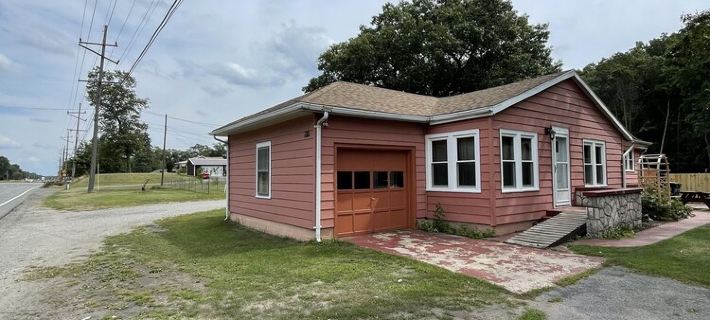 Charming home with a pool Hotels in LaPorte County
