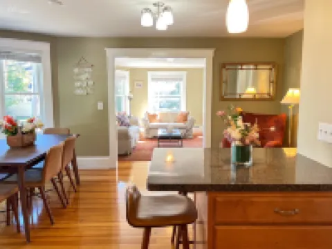 Cozy Three-Bedroom Home Close to Boston w/ Plenty of Parking ブレーンツリーのホテル