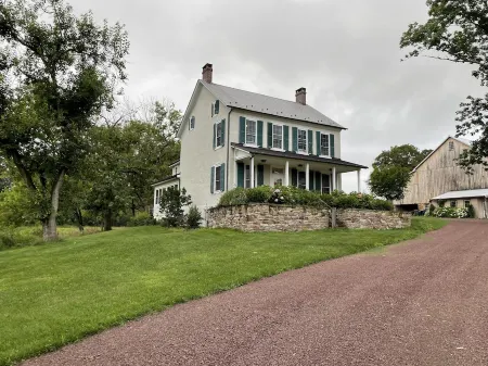 Rustic Meets Modern Farmhouse in Bucks County