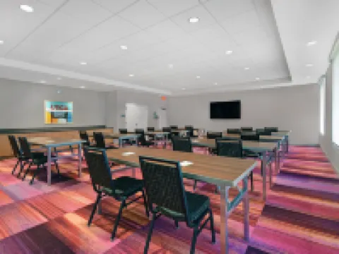 Home2 Suites by Hilton Utica Hoteles en Utica