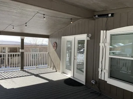 3Bd 2 Bath 1400 sq ft. Spacious Deck, Short Drive to Flagstaff STR-25-0630
