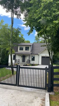 Cottage is located on scenic byway in beautiful bluegrass region of Lexington KY Отели в г. Кларк