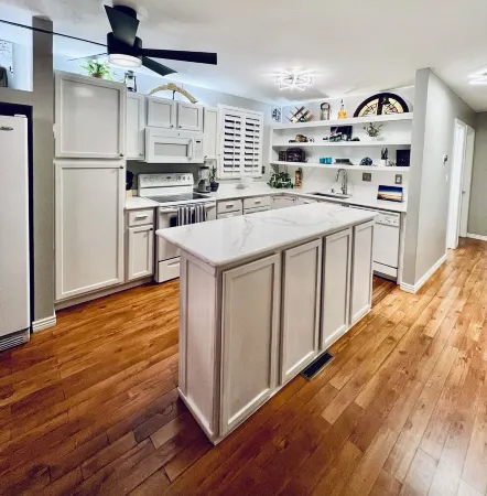 Spacious 5-bedroom house with AC and WiFi near downtown Littleton. Отели рядом с достопримечательностью «Packy Romans Park»