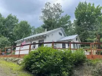 2 bedroom private custom built home with loft. Hotels in Jackman
