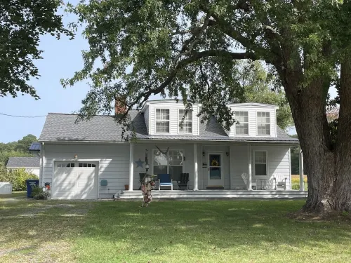 Reelin&Relaxin Spacious Farmhouse Reedville, VA Sleeps 8: 3 Bdrm 2 Full Bathroom