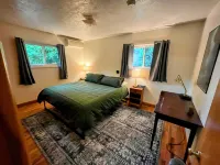 Sweet 3 Bedroom, Walk to Main St!