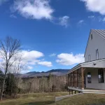 New Modern Farmhouse: 4 Private Acres, 360º Mtn View, Btwn Mtn & Village