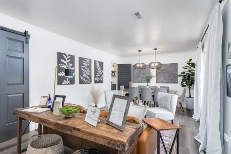 Moss Oak Modern Retreat - completely renovated modern home in Greenville area