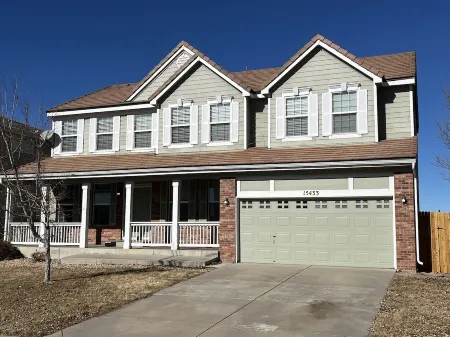 Relax with the whole family. Spacious home. Close to shopping and hiking trails Отели рядом с достопримечательностью «Парк штата Черри Крик»