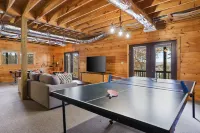 Holiday Haven Mountain Lake Views HotTub Firepit Pool Arcade Games