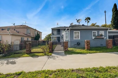 Private and cozy two bedroom home with laundry and patio in Windsor Hills Отели рядом с достопримечательностью «Inglewood Park Maintenance»