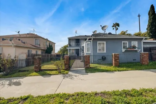 Private and cozy two bedroom home with laundry and patio in Windsor Hills