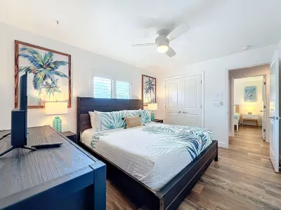 Island Vibes Beach House~ 4 Min. Walk 2 Beach • Heated Pool • King Beds Black Dog Bait and Tackle附近的飯店