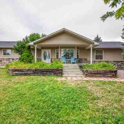 The Hidden Gem House- 3 Bedroom house with hot tub Hotel Exterior