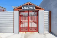 Hot Tub/1mi to Downtown/3mi to Coronado/Wifi 300mb+/BBQgrill/Fire Pit/Harborside Hotels in Mid-City