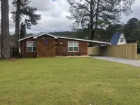 Lakeside Cottage , Fish from your back deck!