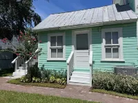 Private Oasis! Luxury King Bed! Walk To Restaurants! Hotels near Walmart Supercenter
