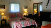 Secluded ~ Centrally Located ~ Huge Lanai ~ Onsite Owner