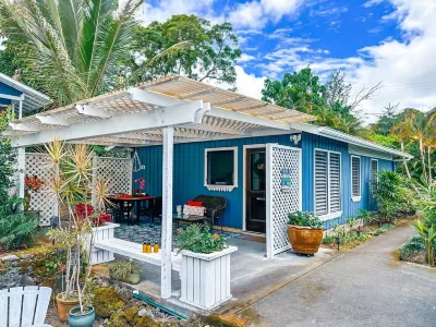 Beachside Cottage surrounded by coffee trees but minutes from the beaches Holualoa Village 주변 호텔