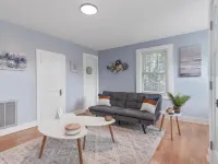 BOHO BUNGALOW - STEPS FROM HISTORIC DOWNTOWN APEX<br> Hotels in Apex