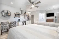 Johns Pass Studio 3  Fisherman's Cove & Cottages Studio 3