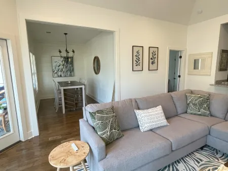 Cozy Cabin in Lake Community