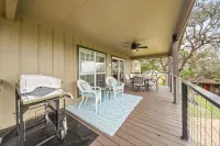 Lake Forest Escape: Secluded Retreat with Breathtaking Lake & Country Views