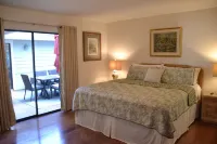 Tropical Paradise! Heated Pool & Sauna. Large Very Private Yard. Near Everything Hotels in Martin County