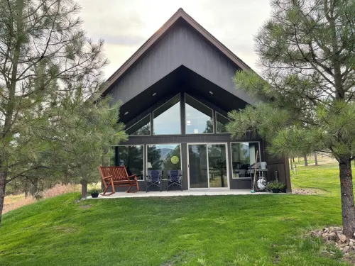 Peaceful, beautiful, cozy new cottage set on forested property. Gorgeous views!