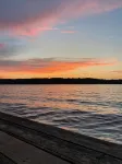 Cozy 3-bedroom Lake house with fiber Wifi, Boathouse & Dock on Lake Sinclair