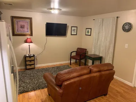 Lovelock Pet-Friendly Studio Next to I-80 Отели в г. Лавлок