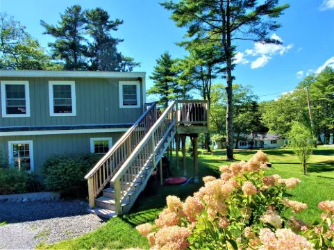 Pinetree Suite- Located on the Lake, Surrounded by Pine Trees...Perfect