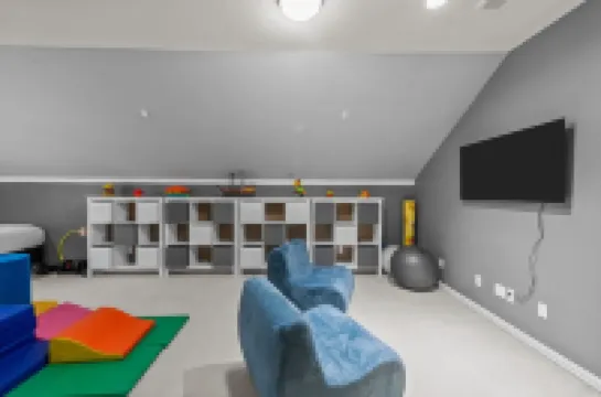 Keller’s Crown - Huge House Near Stadiums - Hot Tub & Pool Table