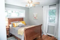 Cozy Adams St Cottage! Short walk to square! Hotels in Covington