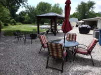 Newly remolded Lodge close to public boat ramps , beach and fishing charters.