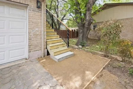 Casa Verde: A Studio Retreat 5 Minutes to Downtown