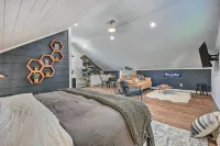 Private Riverside Studio - Hot Tub, King BD, Near Wedding Venue Отели рядом с достопримечательностью «Гамильтон Гарденс эт Лейк Чатудж»