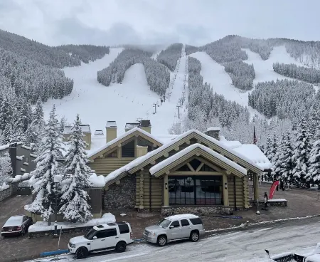 Fully Remodeled Modern Condo Steps from Warm Springs Lift